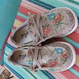 Gypsy jazz size 8 floral shoes